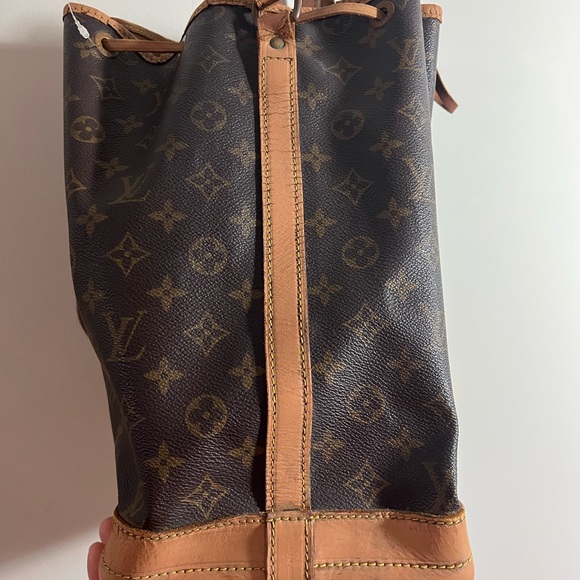 Louis Vuitton Monogram Bucket Bag - Picture 13 of 16